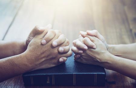 couple praying