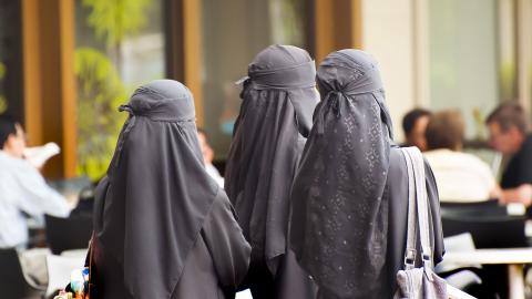 muslimwomenhijabas_hdv.jpg