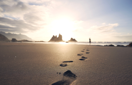 footprints-sand-shoreline-1200.png